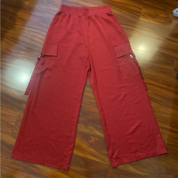Red Cargo Pull-on Loose Pants Size Large 12/14 wide leg. Side pockets . - Picture 3 of 11